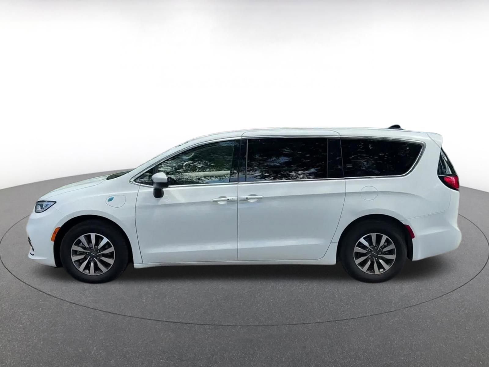 Thumbnail: 2023 Chrysler Pacifica - 8