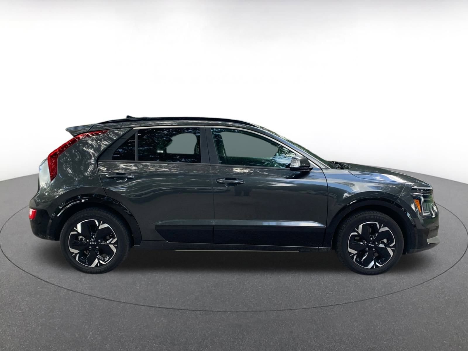 Thumbnail: 2023 Kia Niro - 8