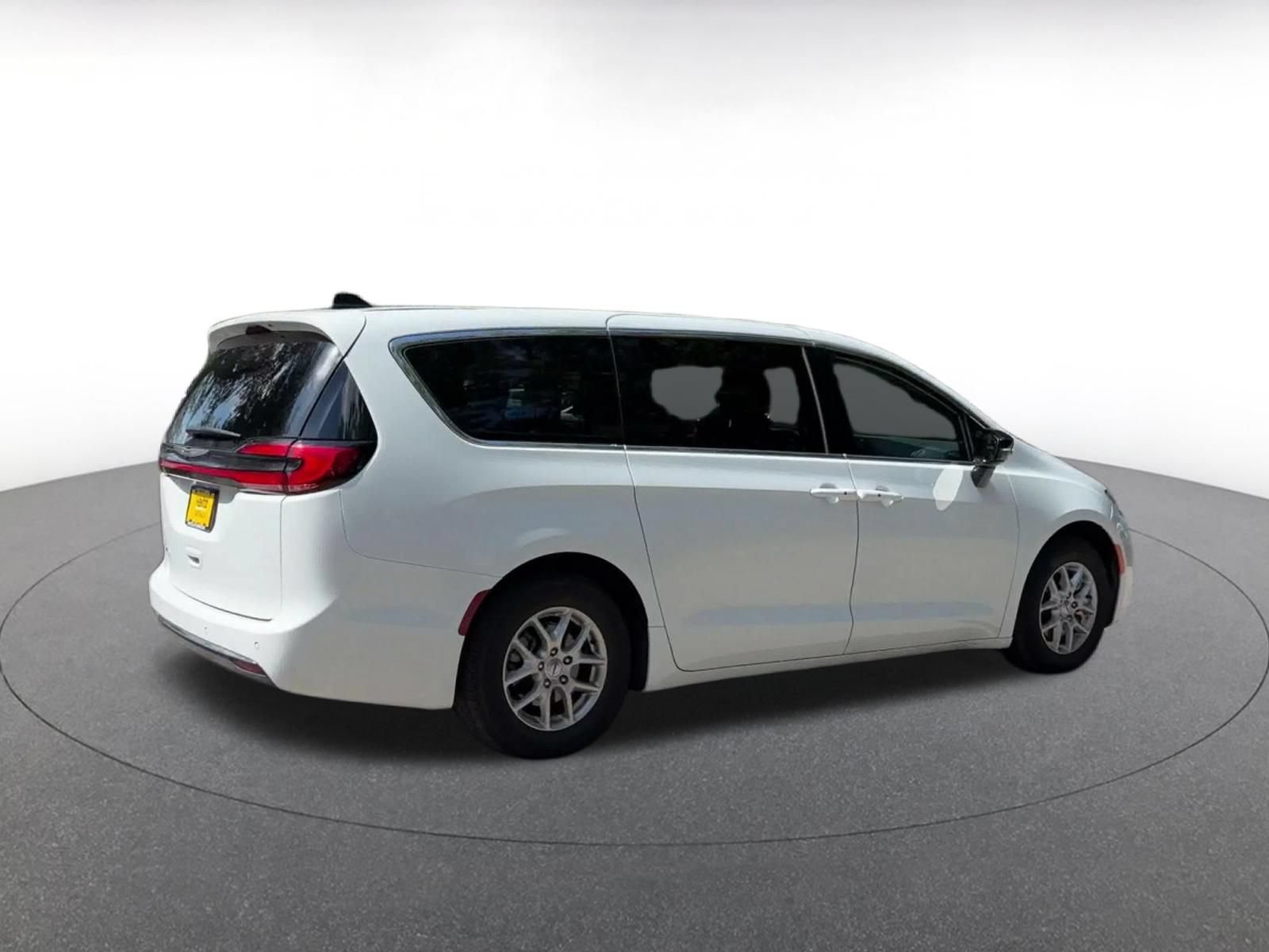 Thumbnail: 2025 Chrysler Pacifica - 14