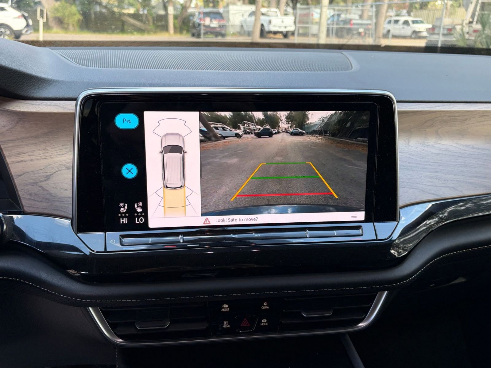 Thumbnail: 2025 Volkswagen Atlas - 23