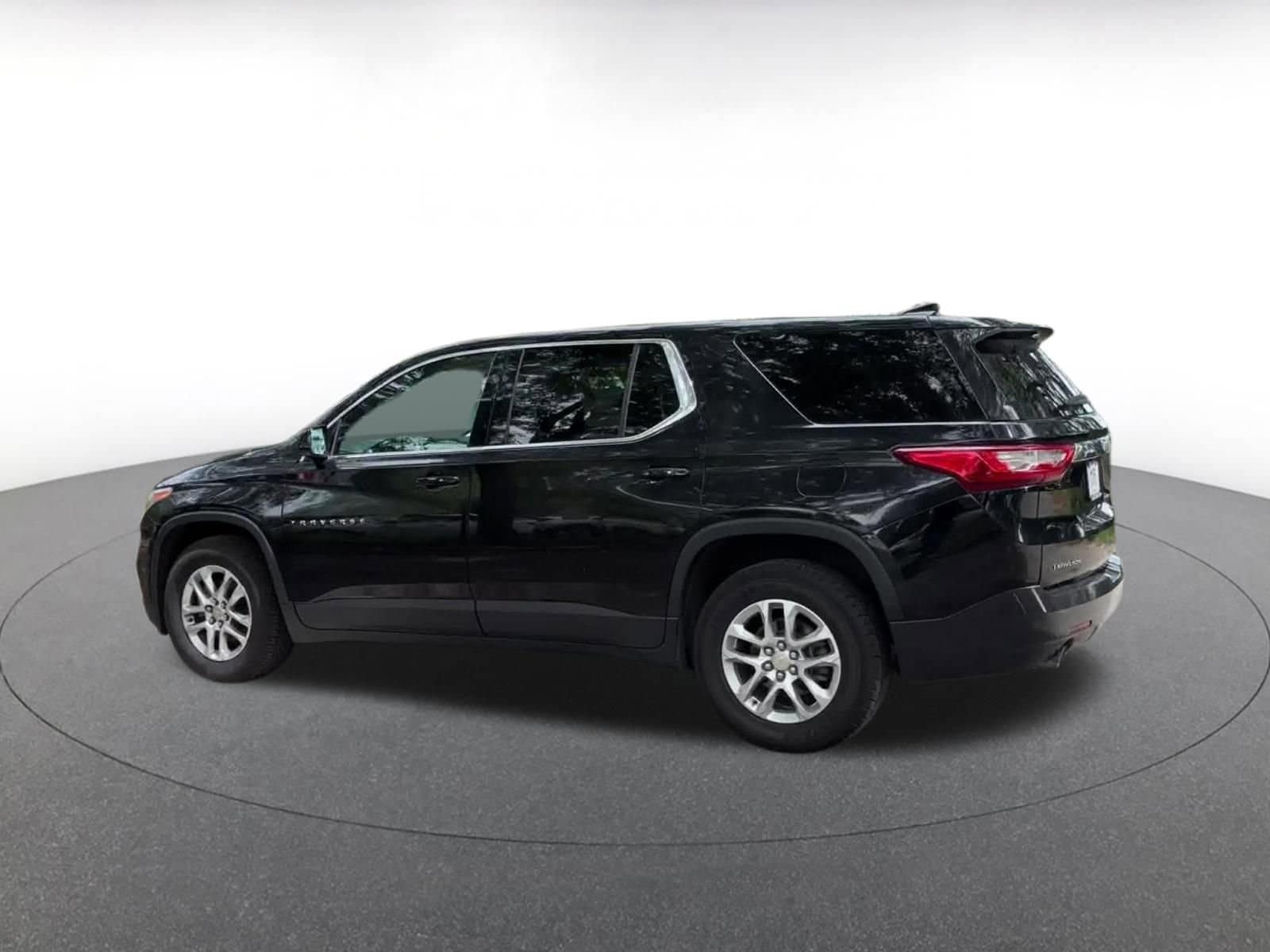 Thumbnail: 2021 Chevrolet Traverse - 10