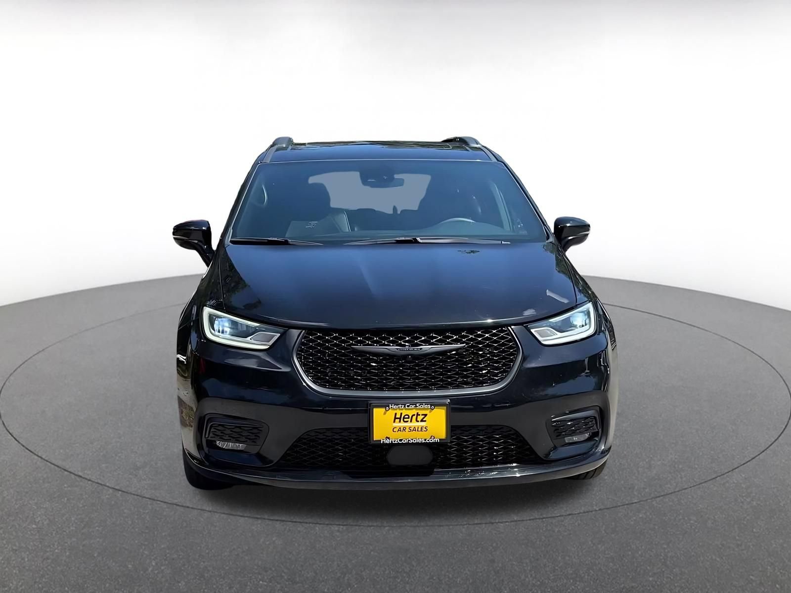 Thumbnail: 2025 Chrysler Pacifica - 3