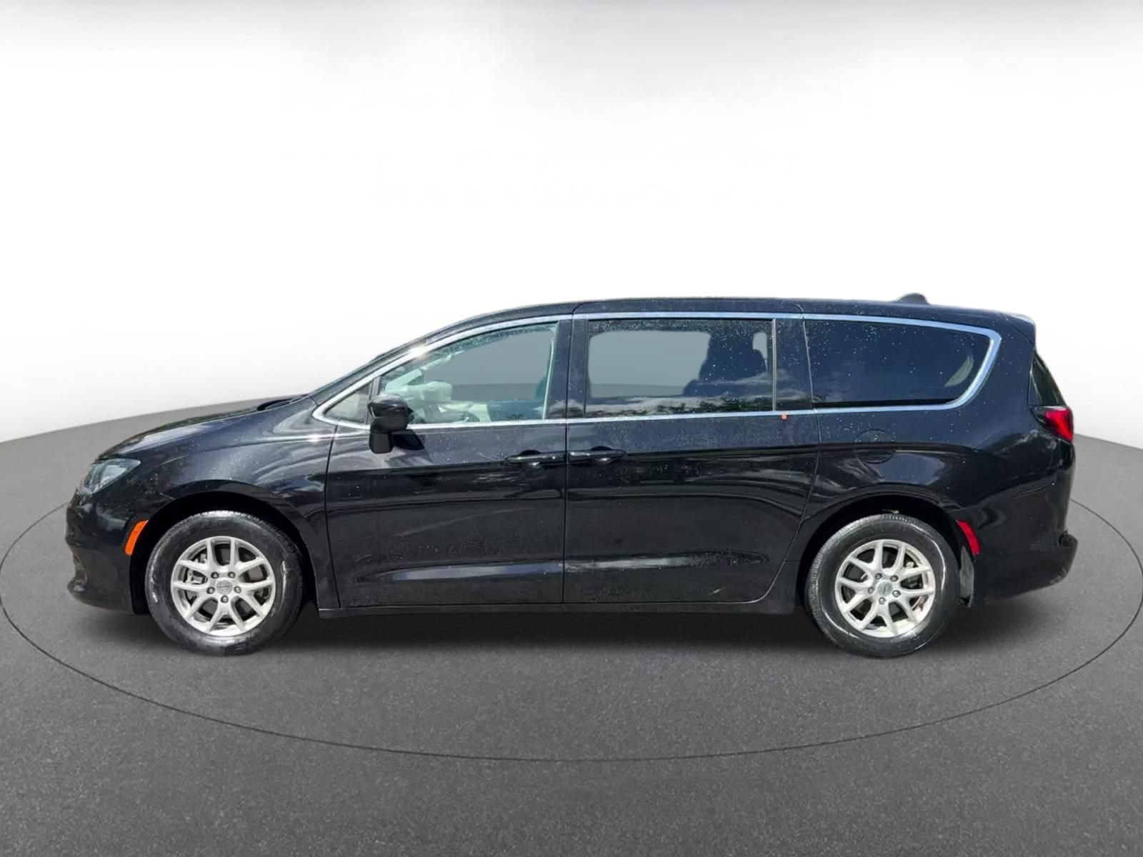 Thumbnail: 2024 Chrysler Voyager - 8