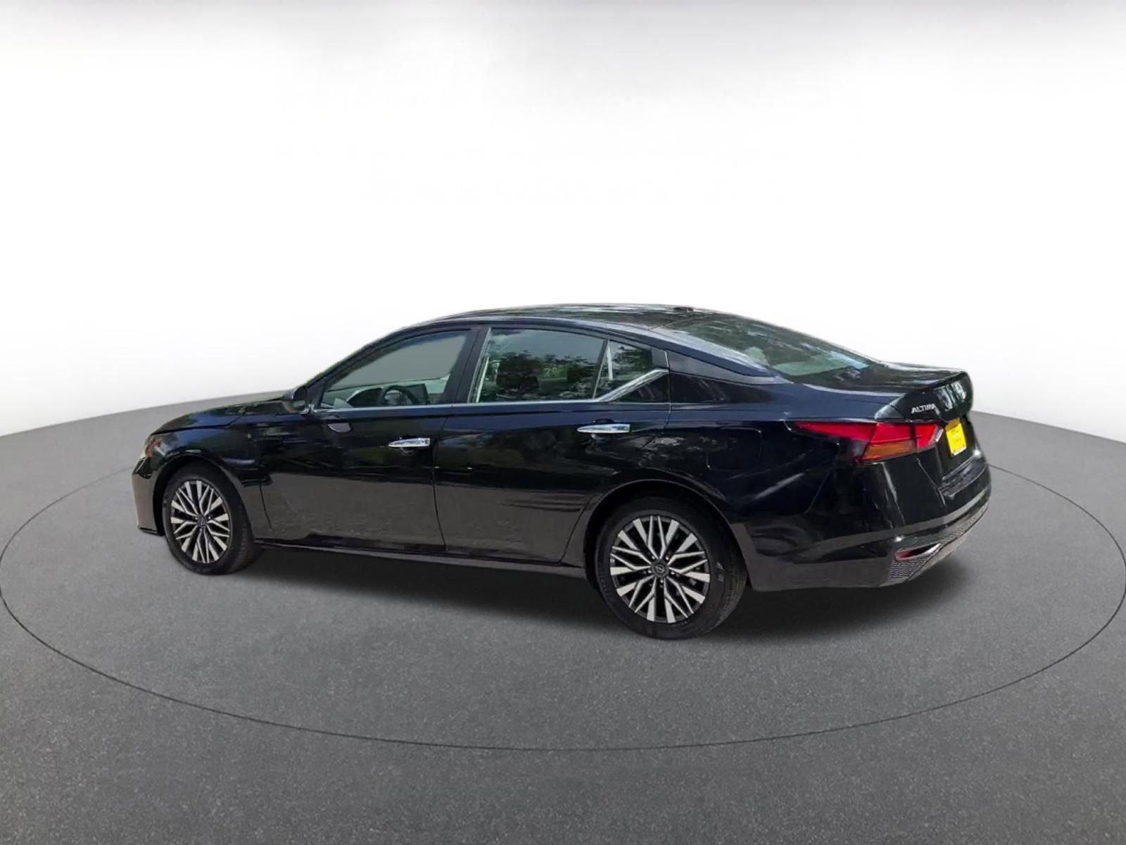 Thumbnail: 2025 Nissan Altima - 16