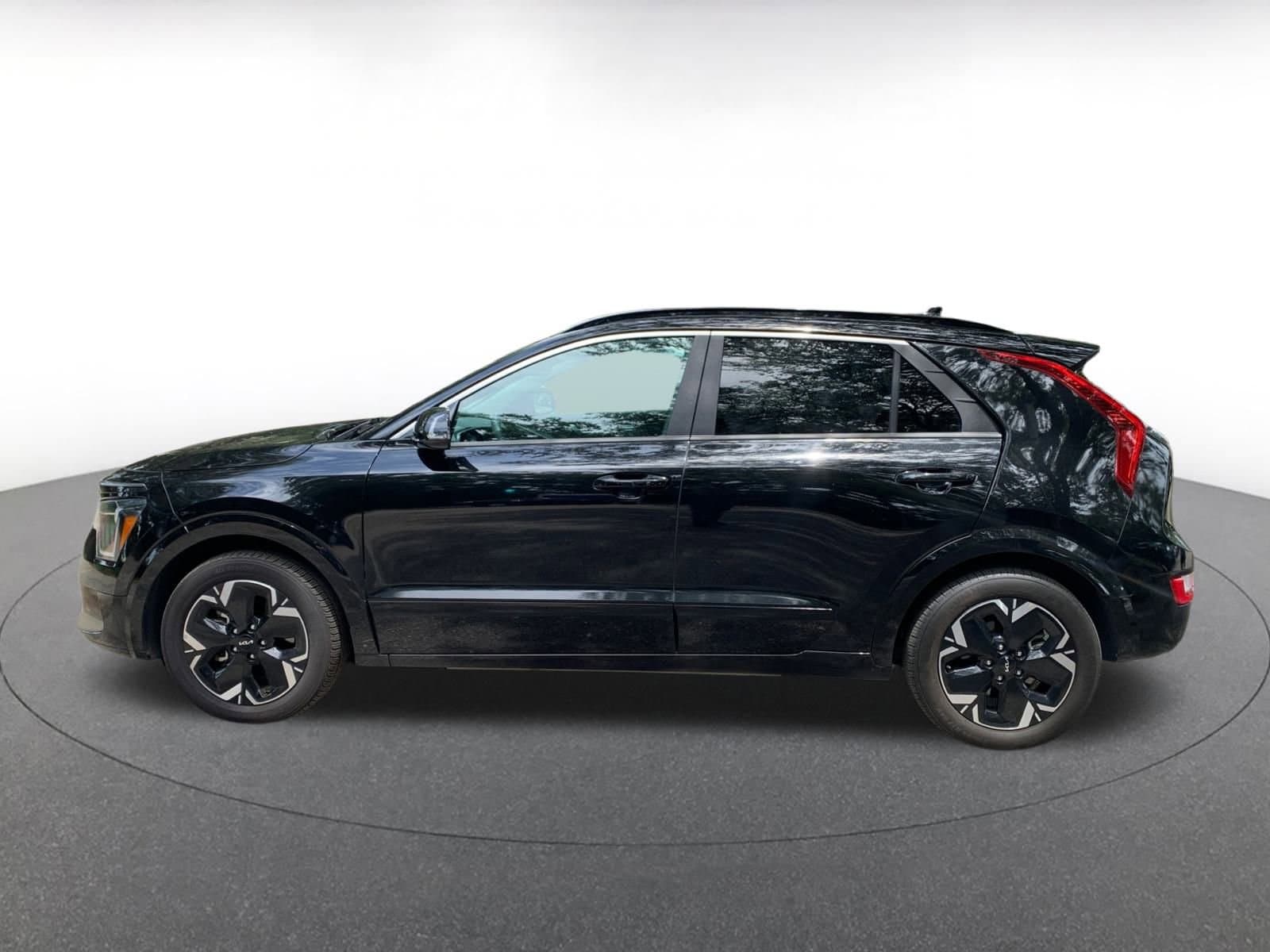 Thumbnail: 2023 Kia Niro - 4