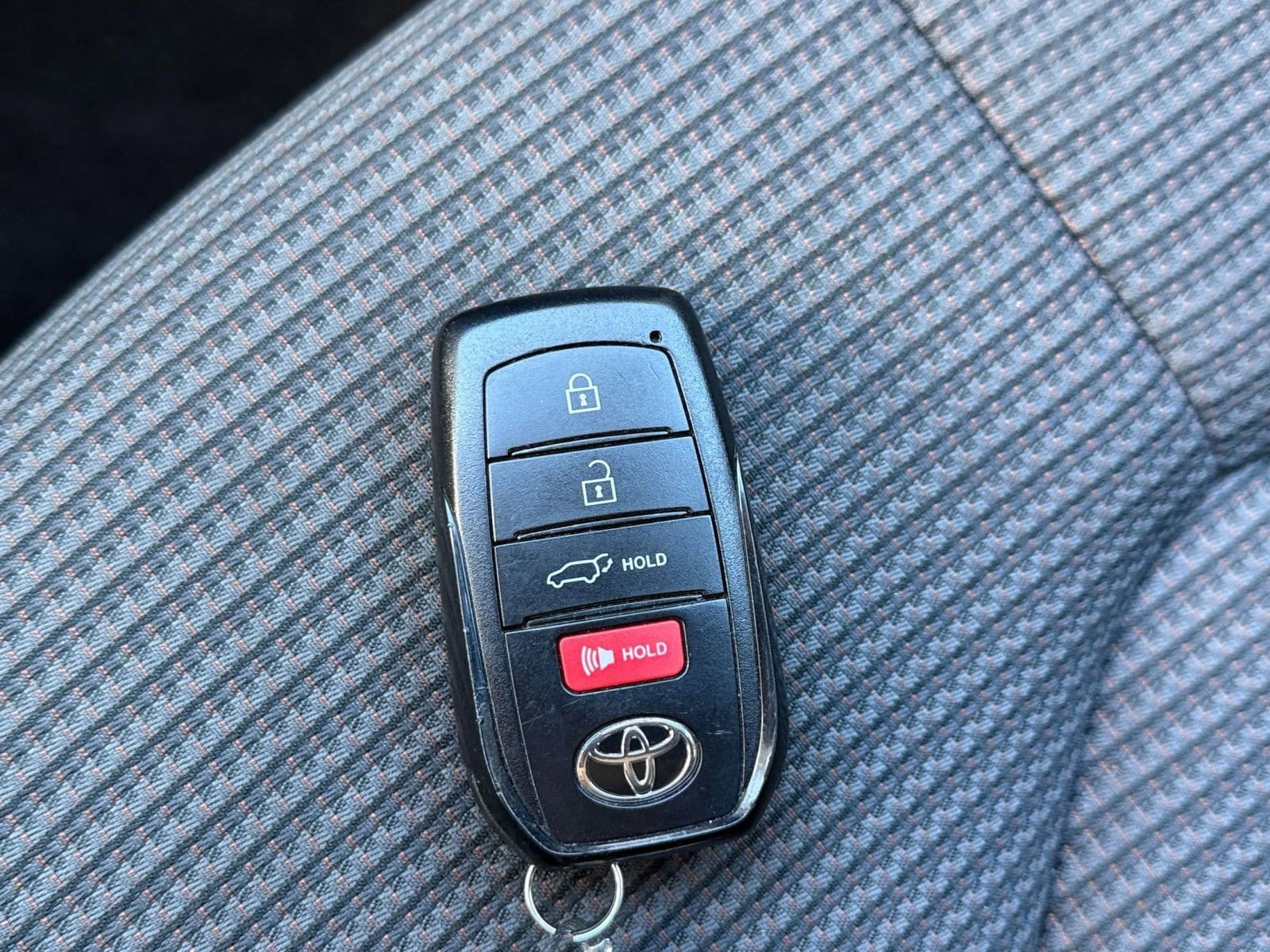 Thumbnail: 2025 Toyota Highlander - 18