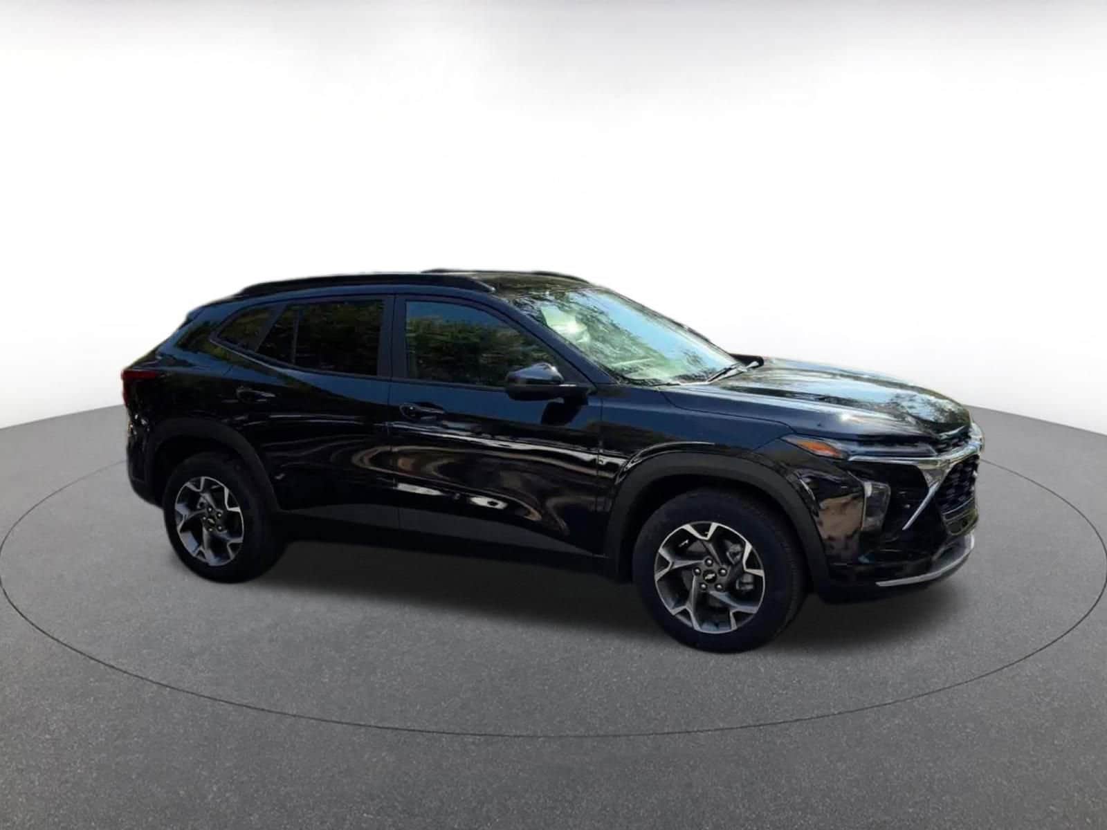 Thumbnail: 2025 Chevrolet Trax - 2