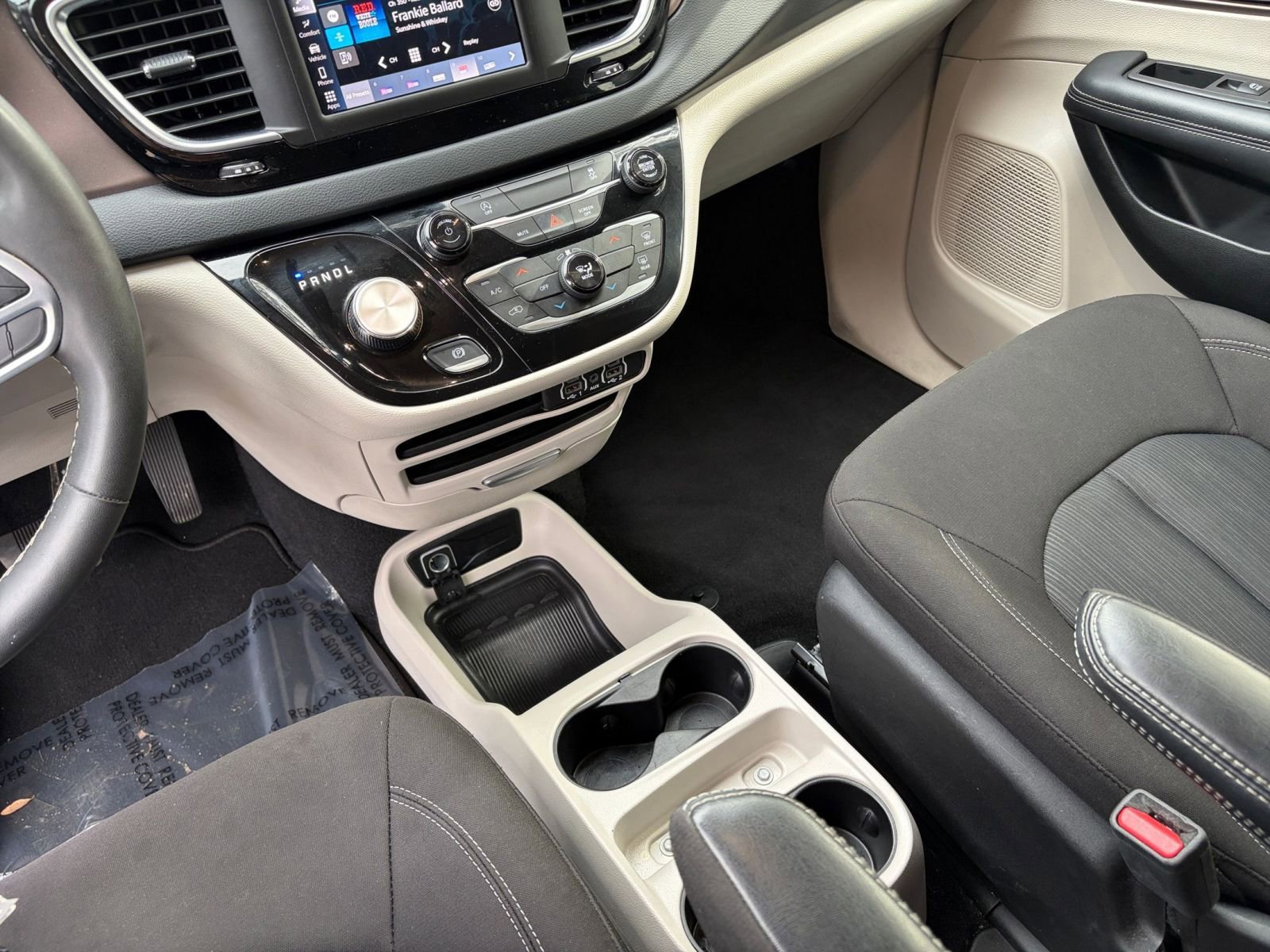 Thumbnail: 2023 Chrysler Voyager - 35