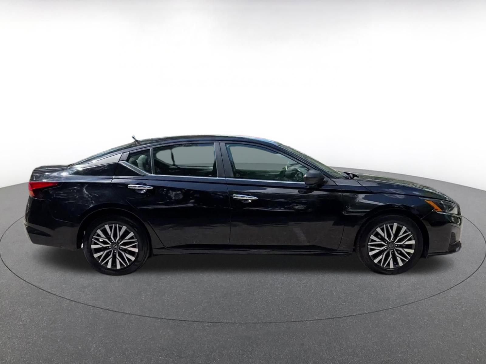 Thumbnail: 2025 Nissan Altima - 24