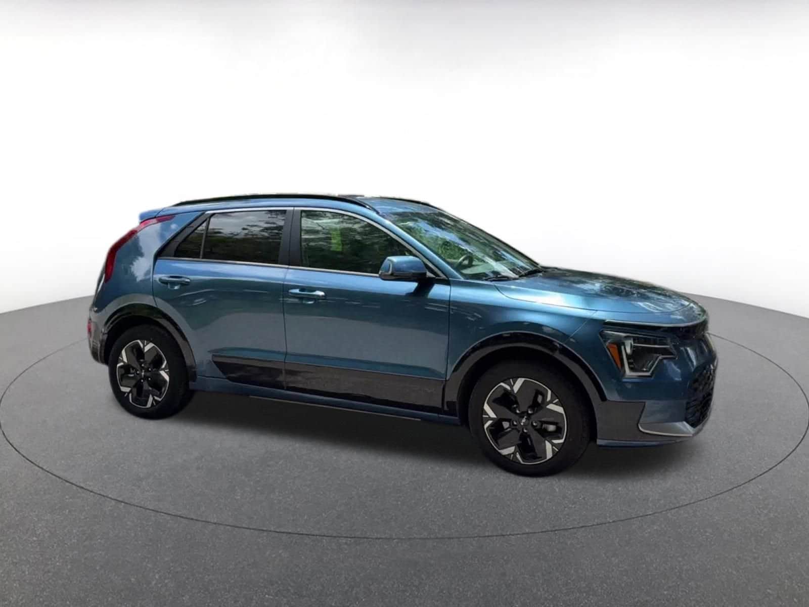 Thumbnail: 2023 Kia Niro - 2