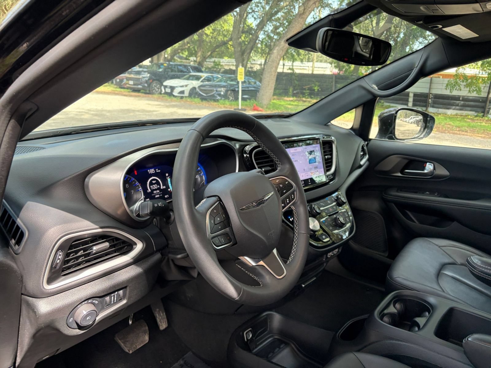 Thumbnail: 2025 Chrysler Pacifica - 32