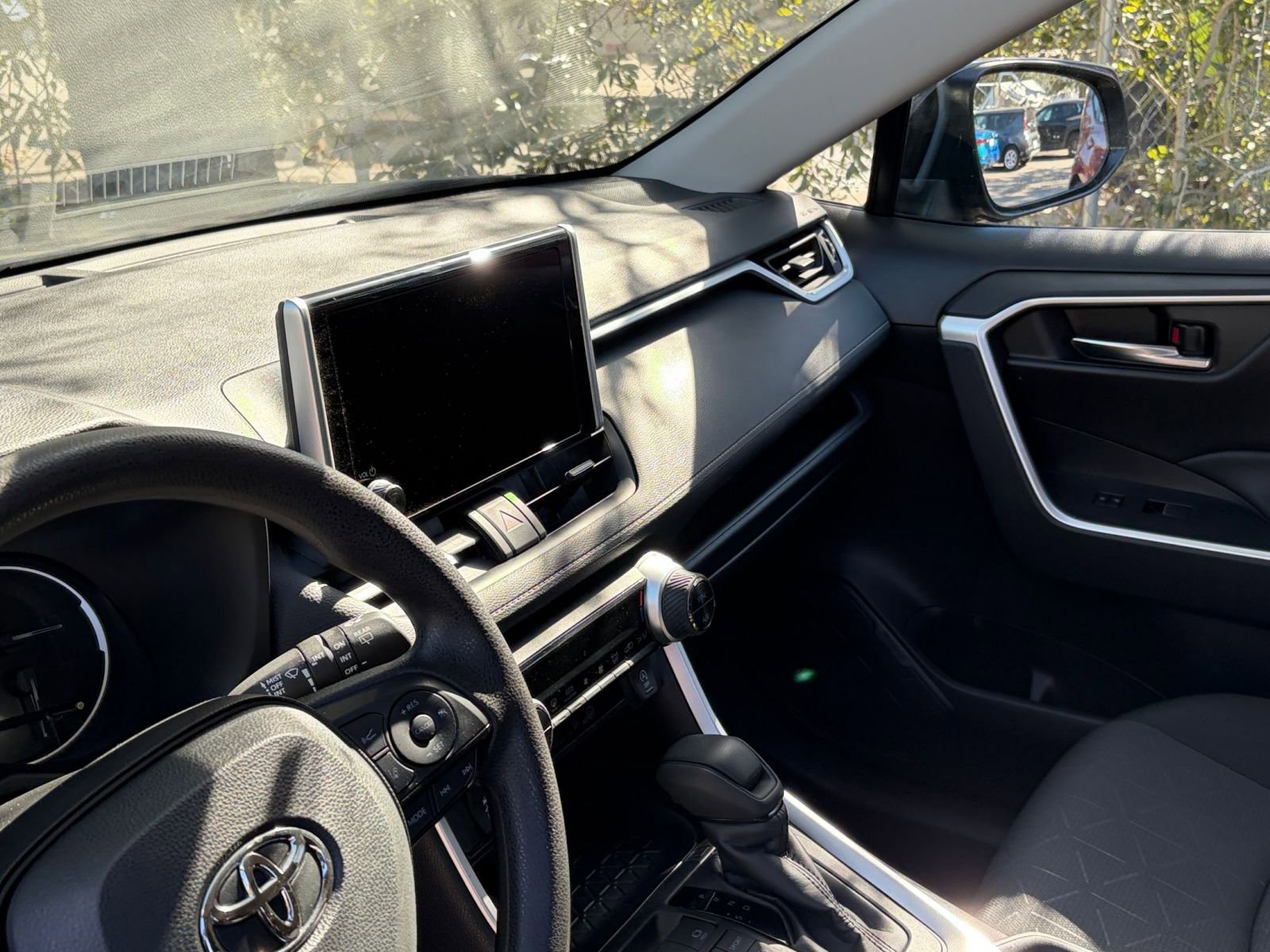 Thumbnail: 2025 Toyota RAV4 - 33