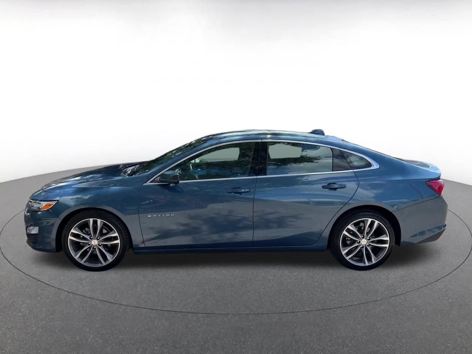 Thumbnail: 2024 Chevrolet Malibu - 9