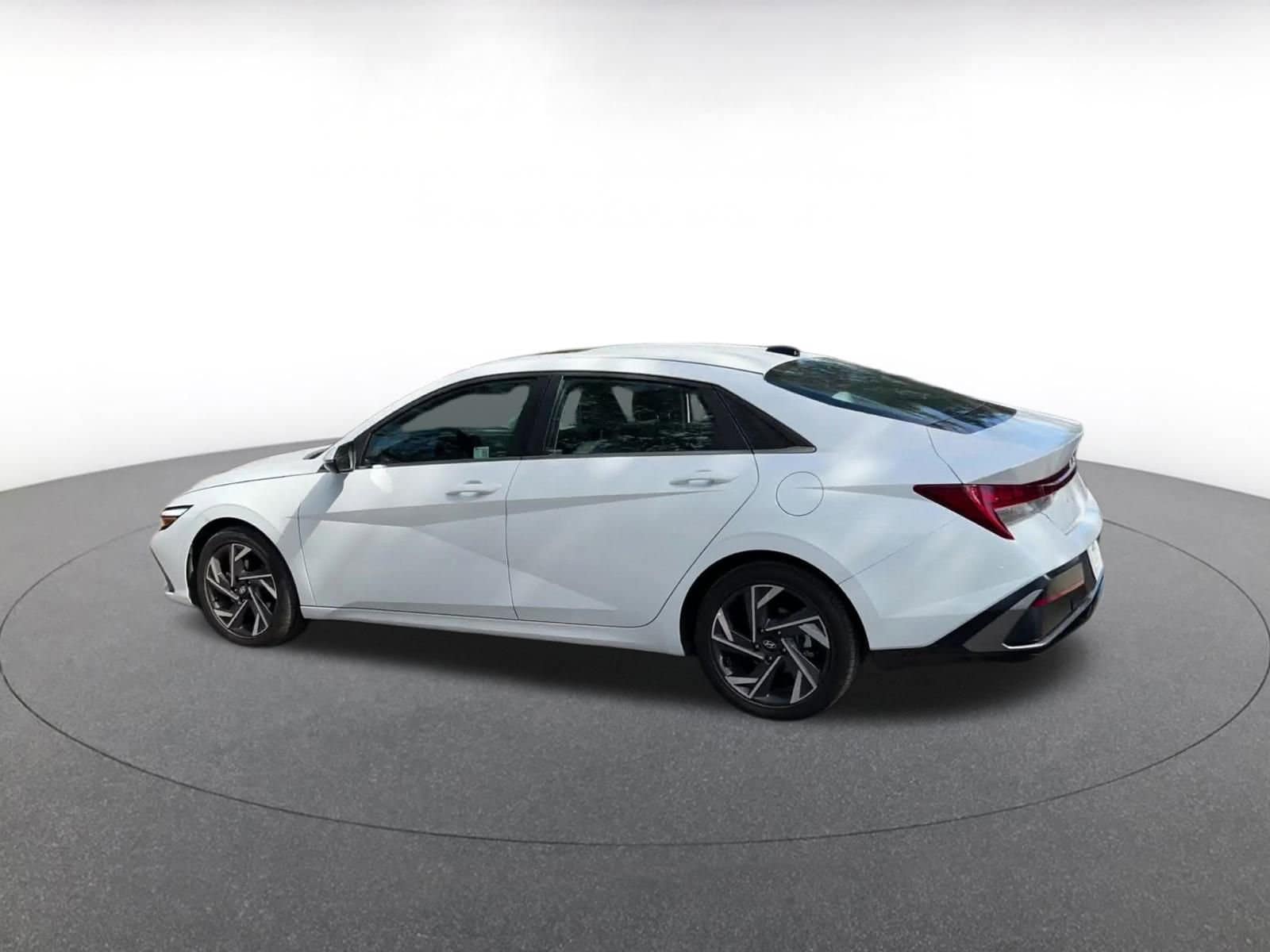 Thumbnail: 2025 Hyundai Elantra - 10