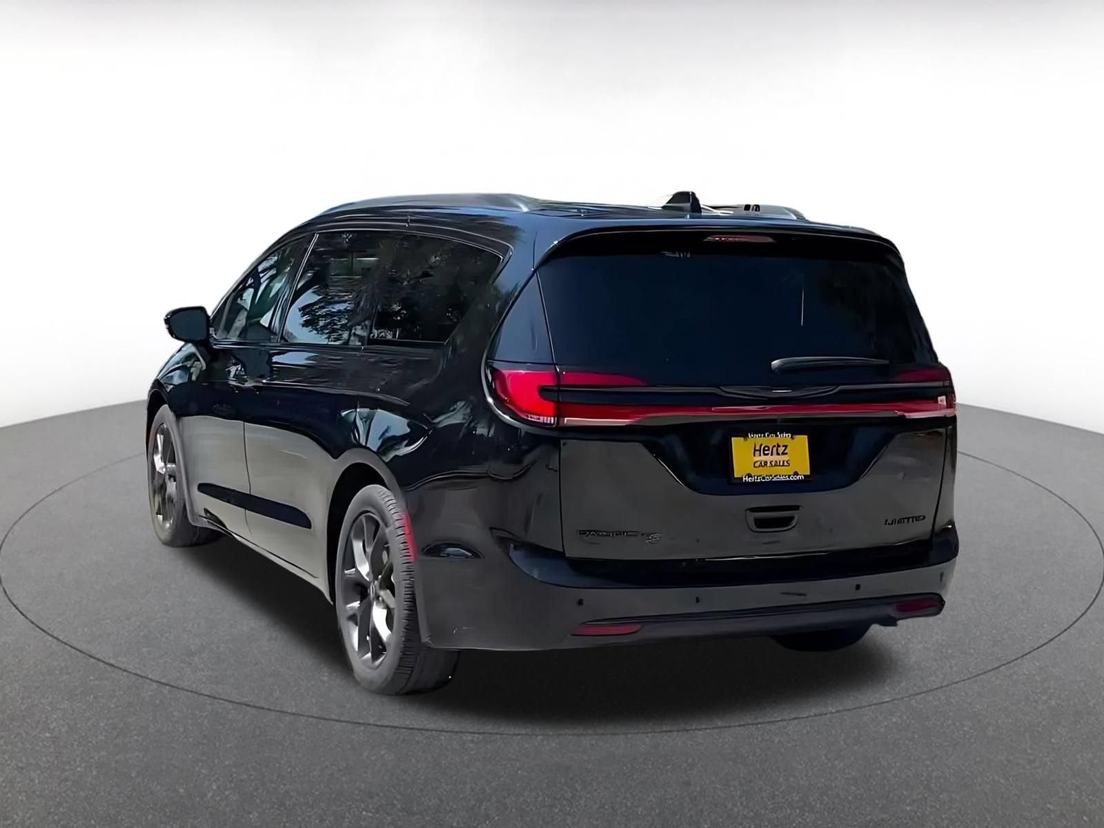 Thumbnail: 2025 Chrysler Pacifica - 10