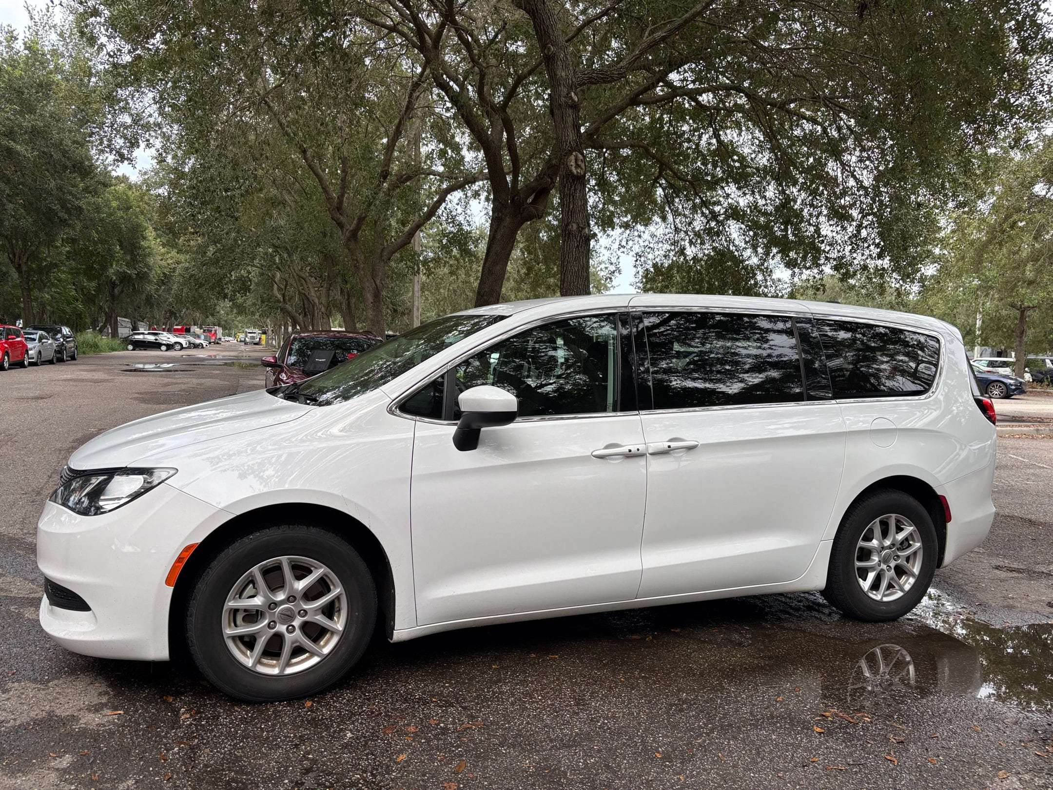Thumbnail: 2023 Chrysler Voyager - 12