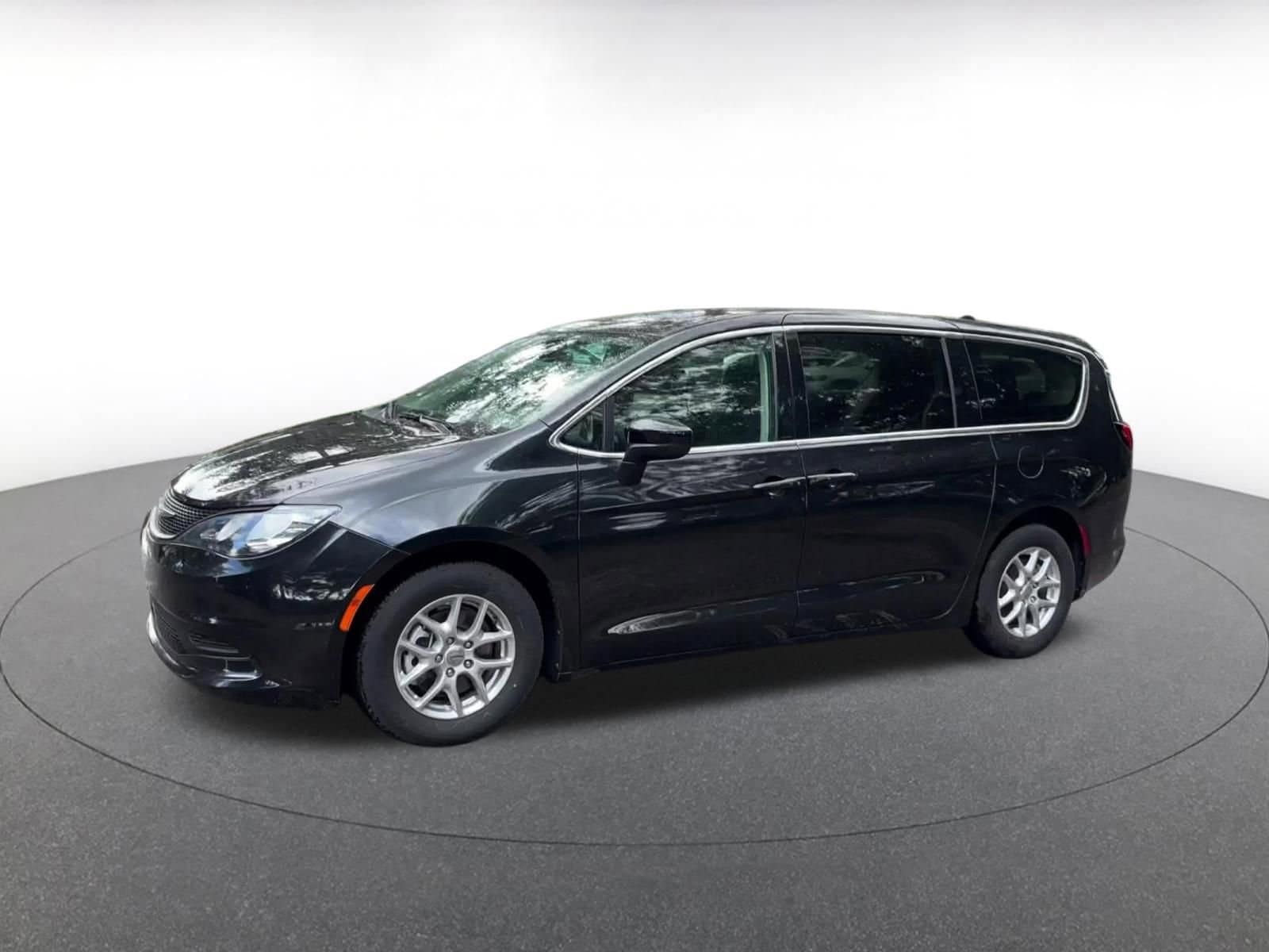 Thumbnail: 2024 Chrysler Voyager - 8