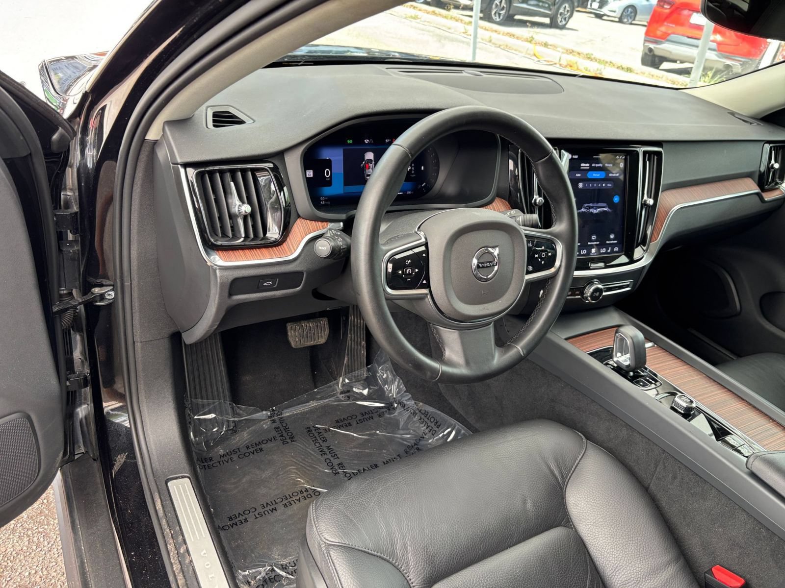 Thumbnail: 2025 Volvo S60 - 35