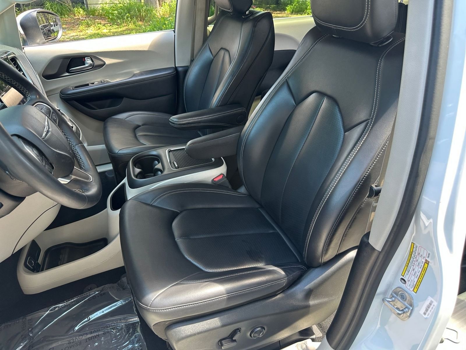 Thumbnail: 2023 Chrysler Pacifica - 21