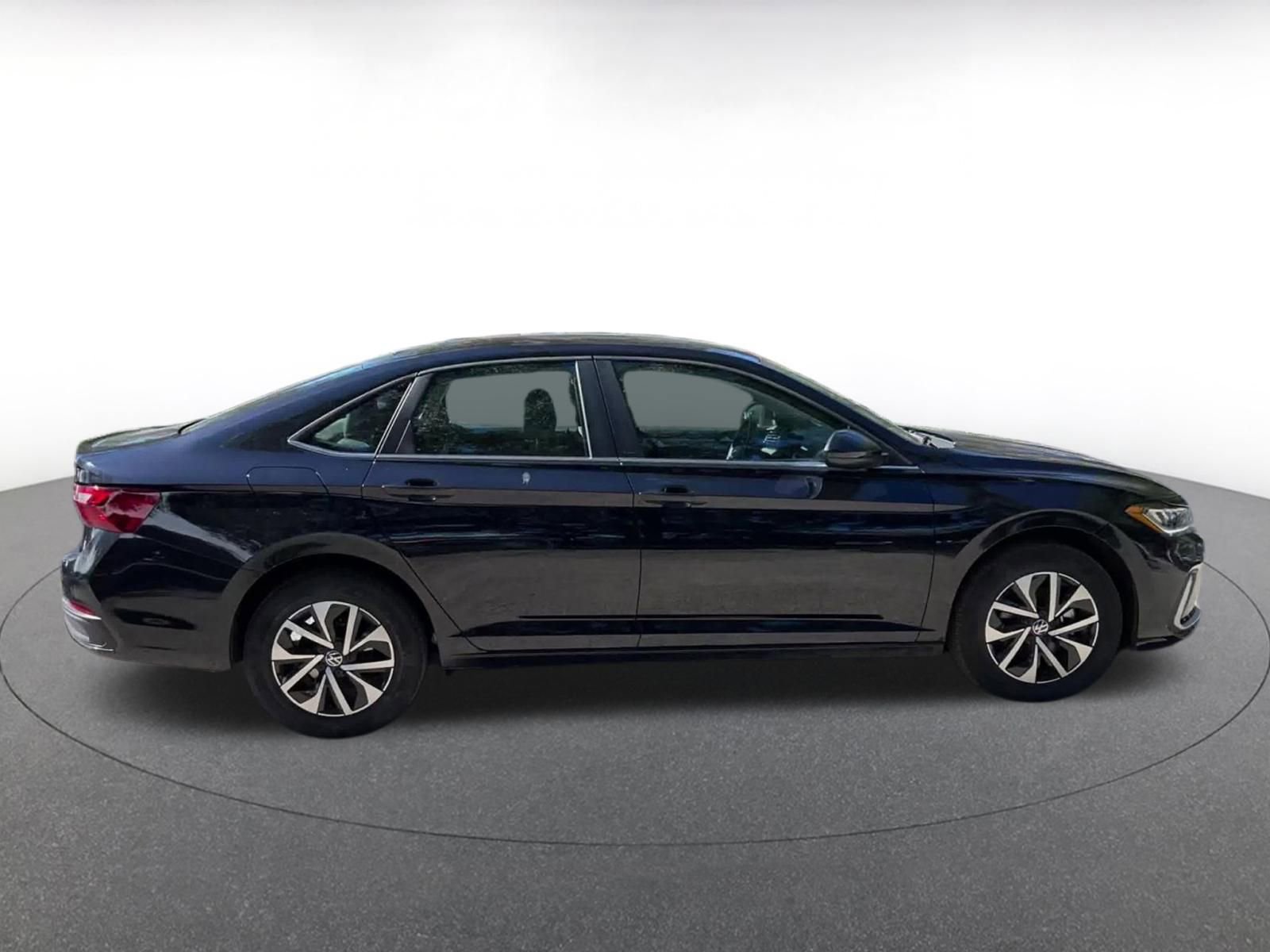 Thumbnail: 2025 Volkswagen Jetta - 16