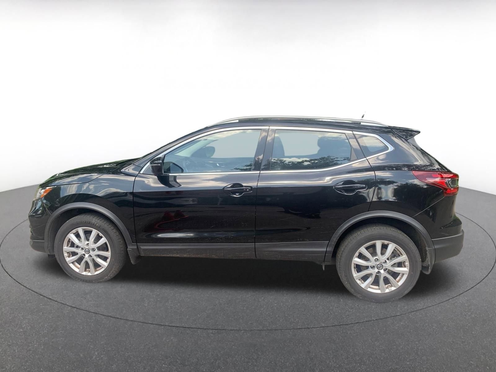 2022 Nissan Rogue Sport SV 4