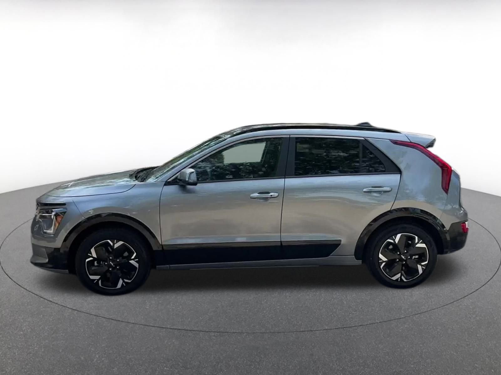 Thumbnail: 2023 Kia Niro - 9