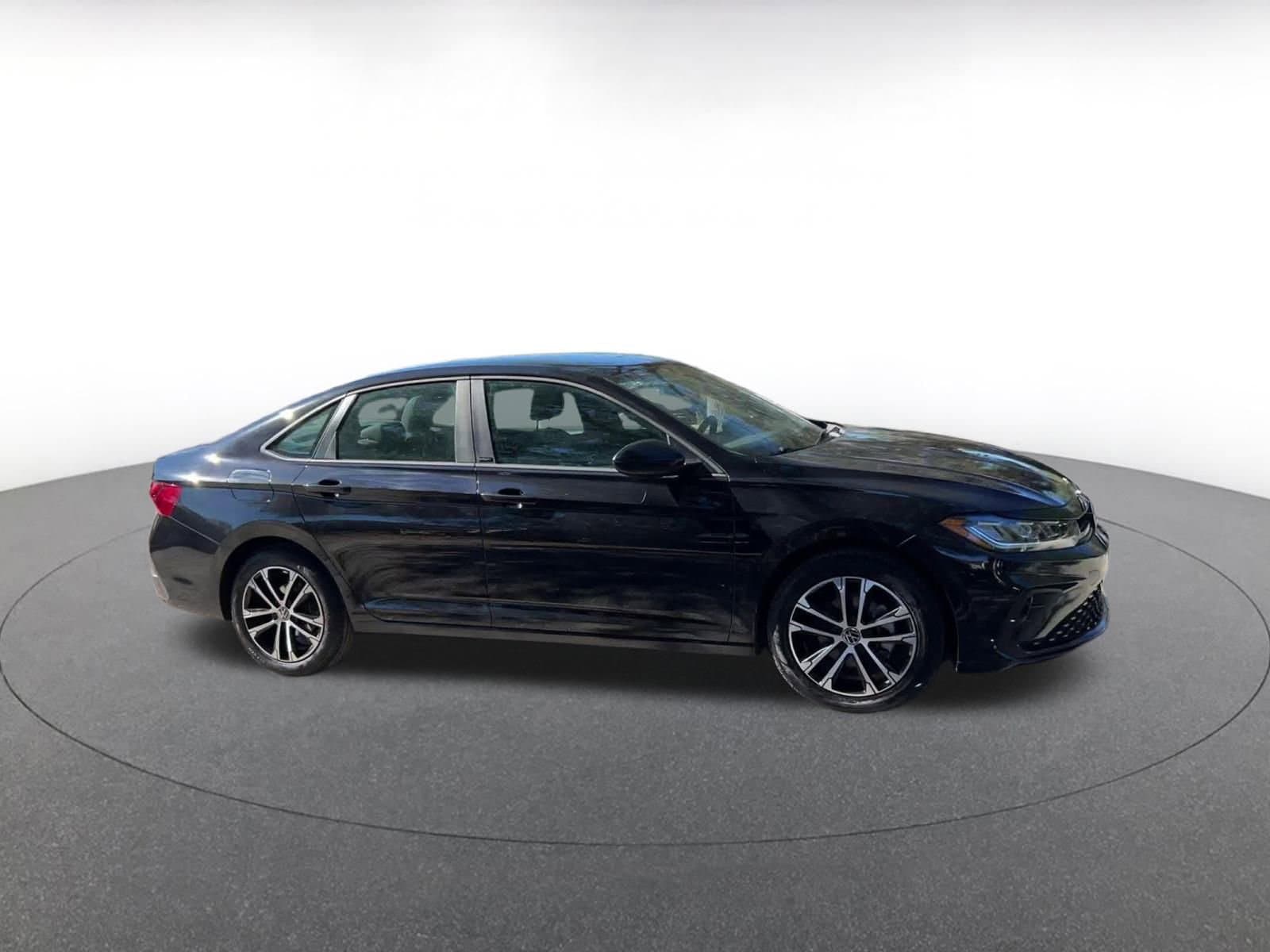 Thumbnail: 2025 Volkswagen Jetta - 2