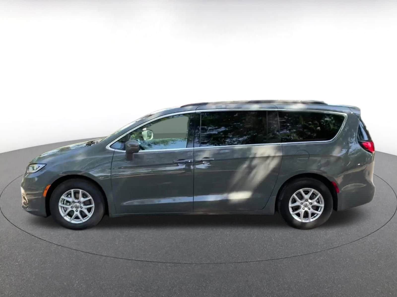 Thumbnail: 2022 Chrysler Pacifica - 8