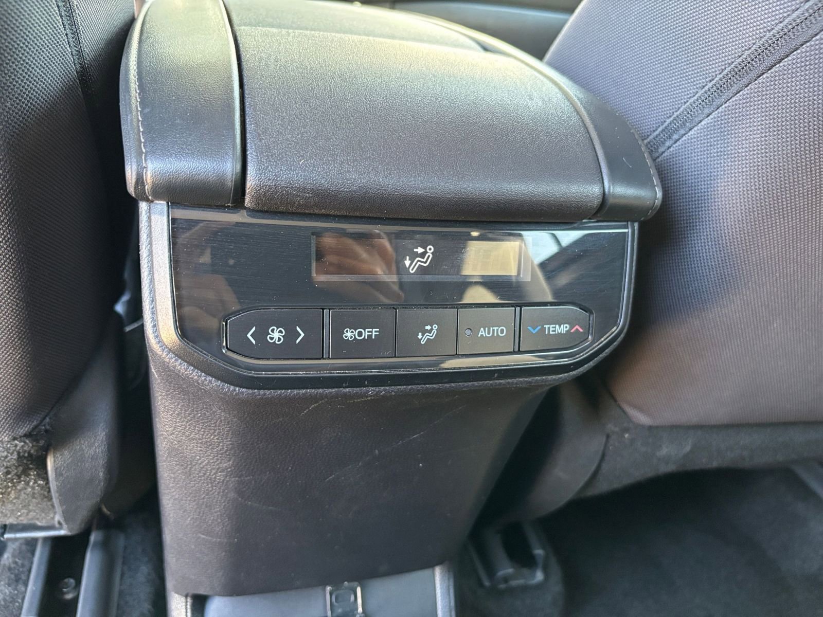 Thumbnail: 2025 Toyota Highlander - 25