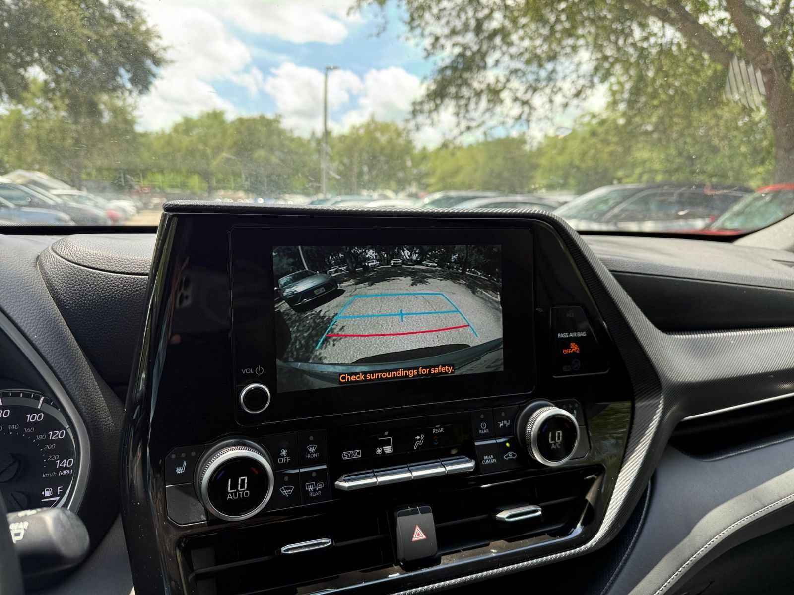 Thumbnail: 2024 Toyota Highlander - 17