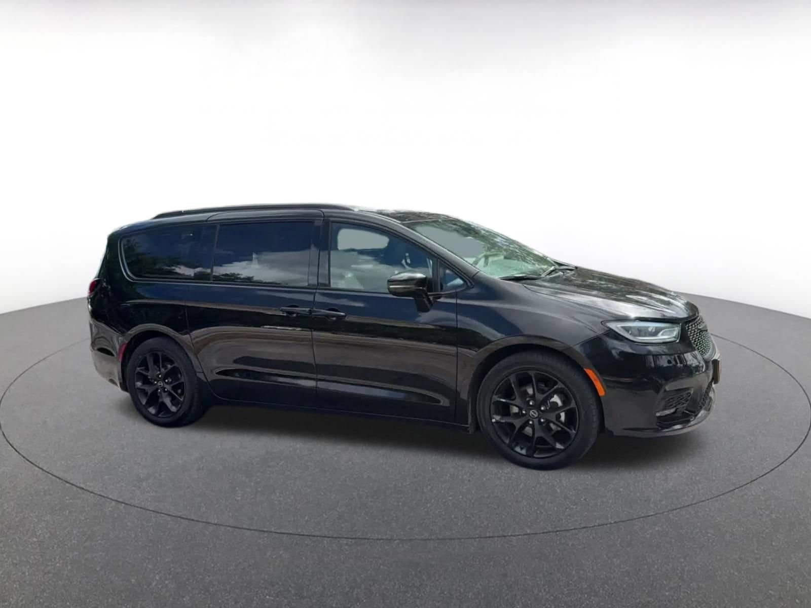 Thumbnail: 2025 Chrysler Pacifica - 2