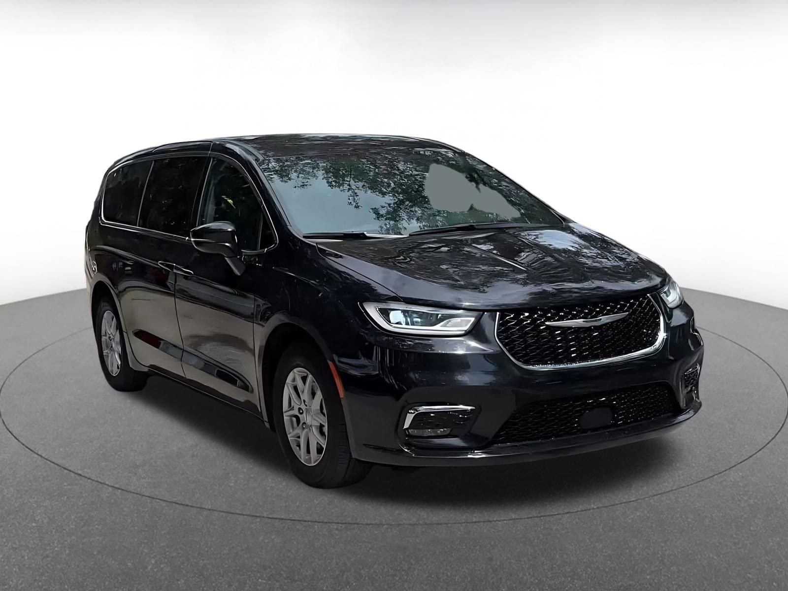 Thumbnail: 2025 Chrysler Pacifica - 3
