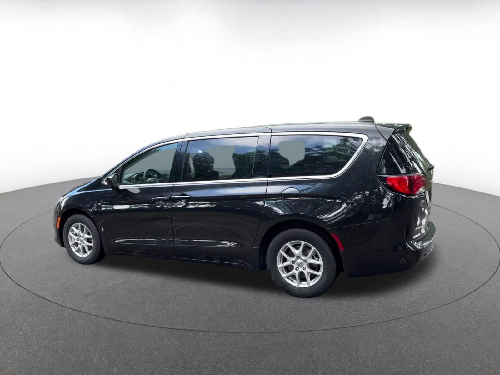 Thumbnail: 2024 Chrysler Voyager - 10