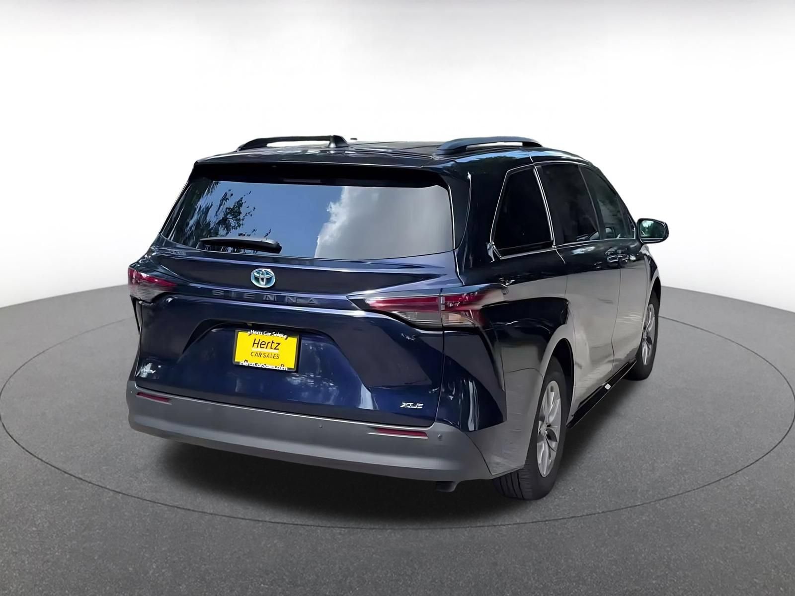 Thumbnail: 2025 Toyota Sienna - 11