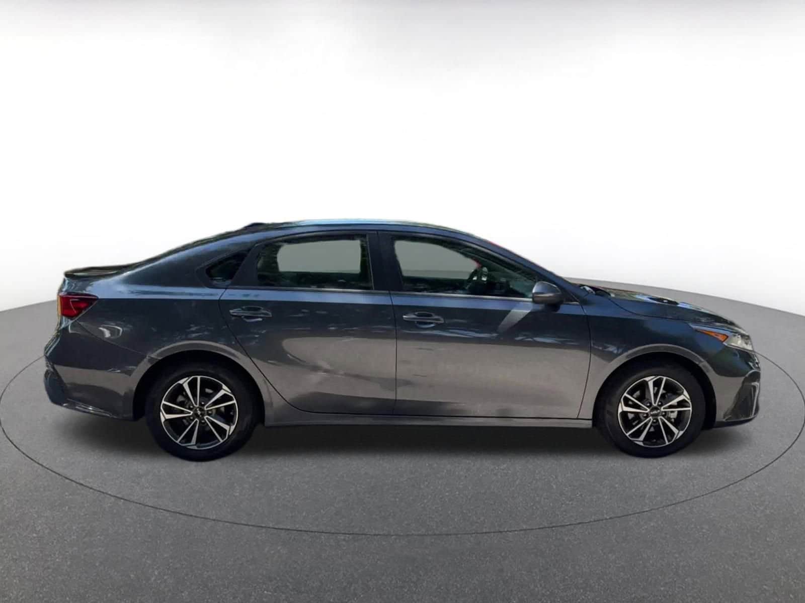Thumbnail: 2024 Kia Forte - 16