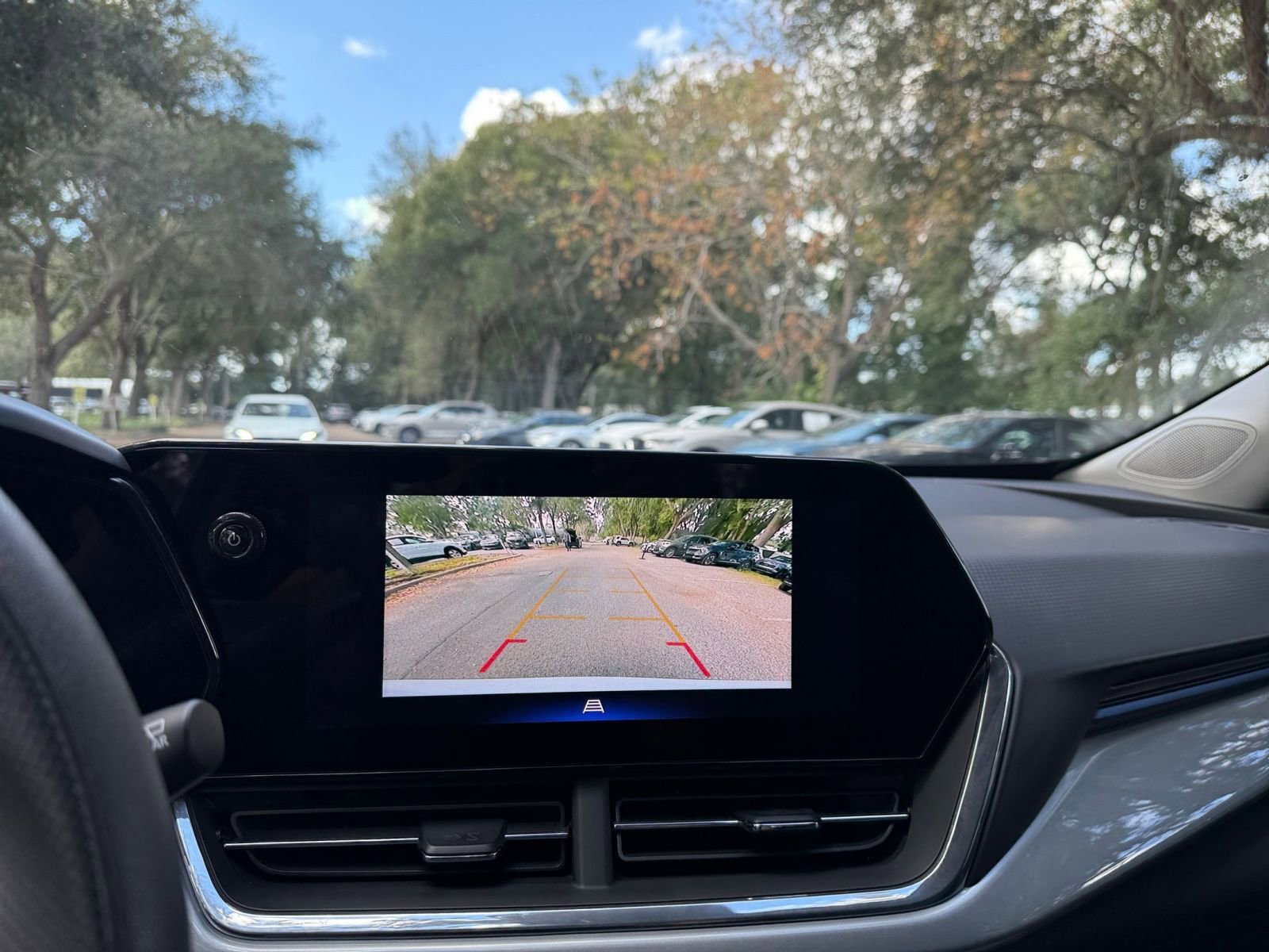 Thumbnail: 2025 Chevrolet Trax - 17