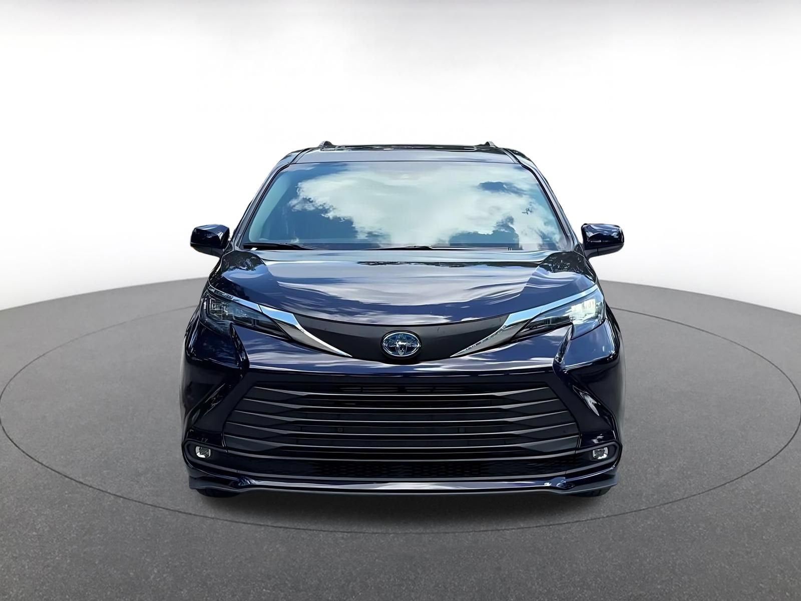 Thumbnail: 2025 Toyota Sienna - 4