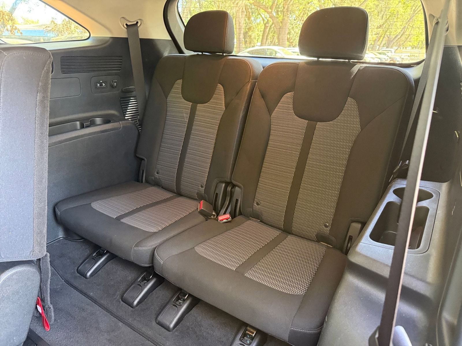 Thumbnail: 2023 Kia Sorento - 24