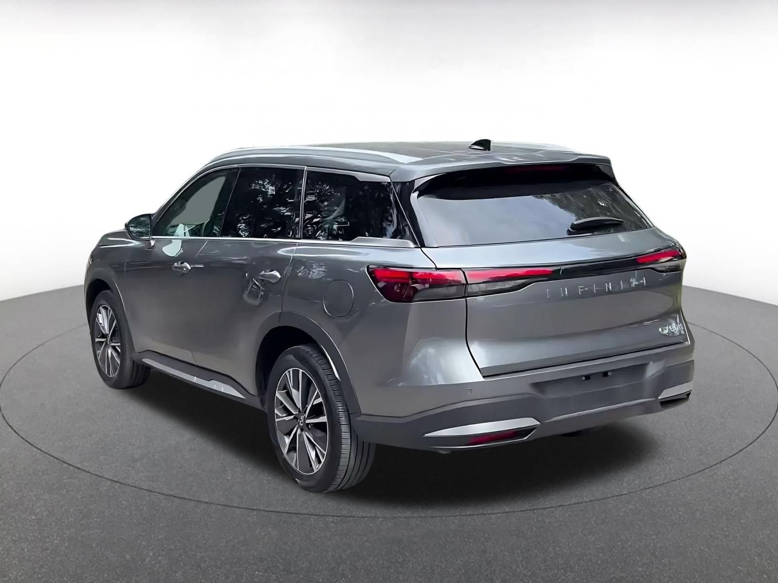 Thumbnail: 2026 INFINITI QX60 - 10