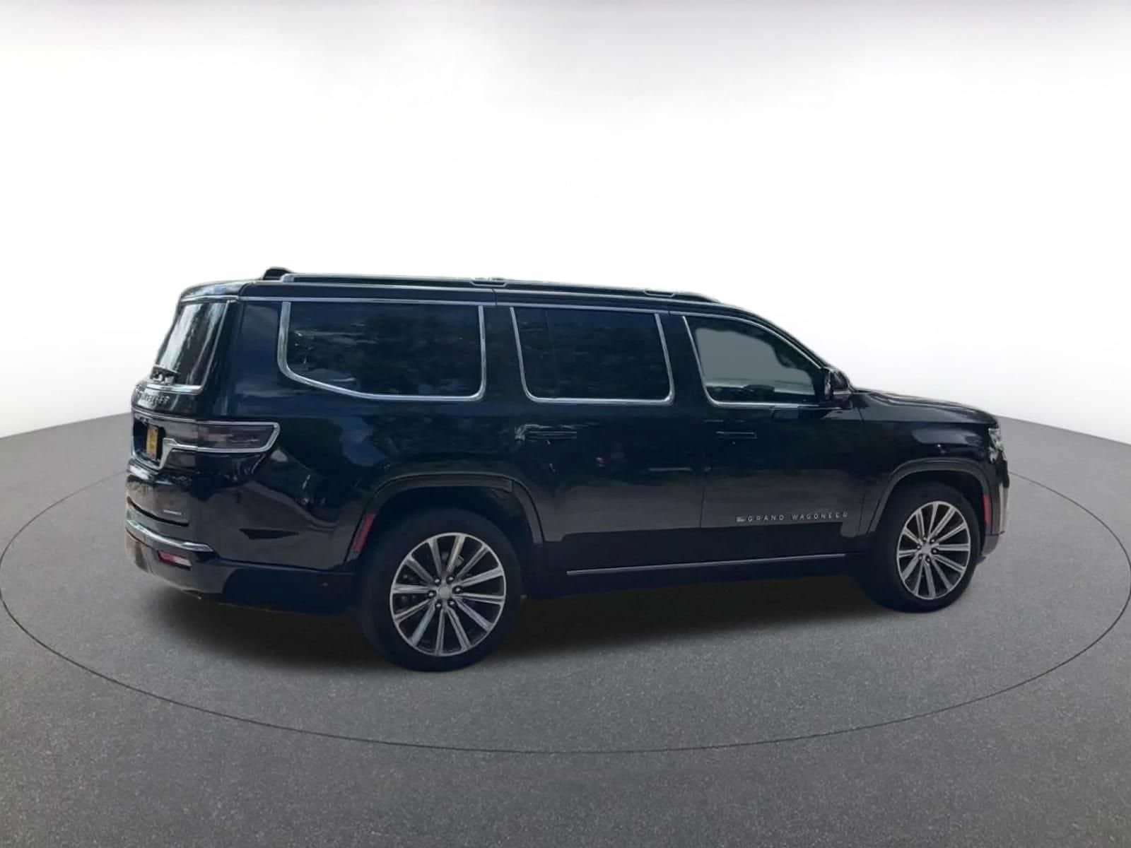Thumbnail: 2023 Jeep Grand Wagoneer - 15