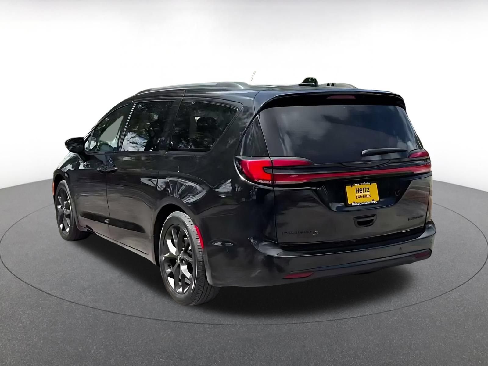 Thumbnail: 2025 Chrysler Pacifica - 12