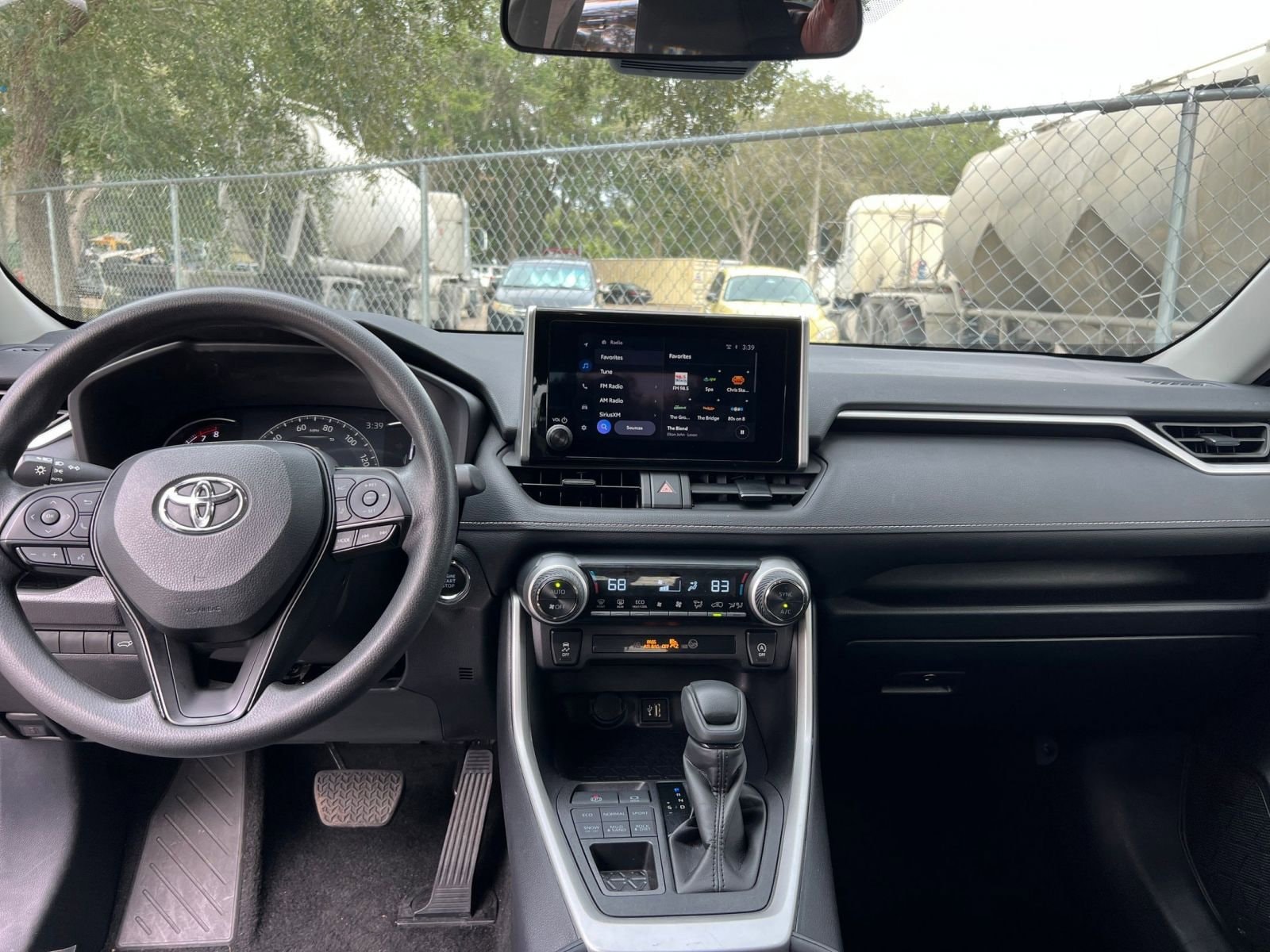 Thumbnail: 2025 Toyota RAV4 - 27