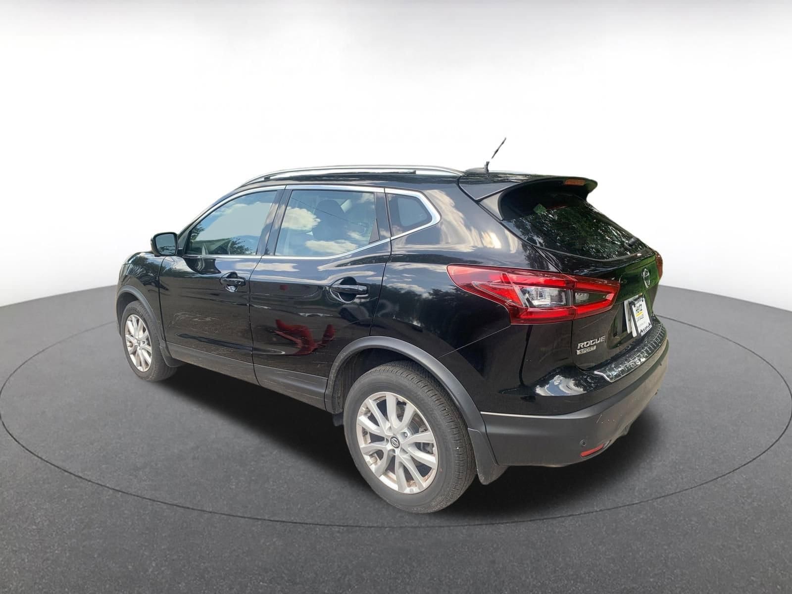2022 Nissan Rogue Sport SV 5