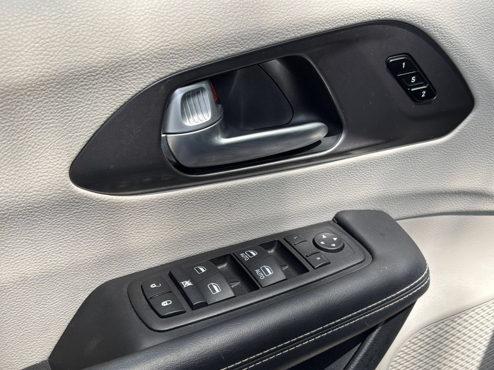 Thumbnail: 2024 Chrysler Pacifica - 18
