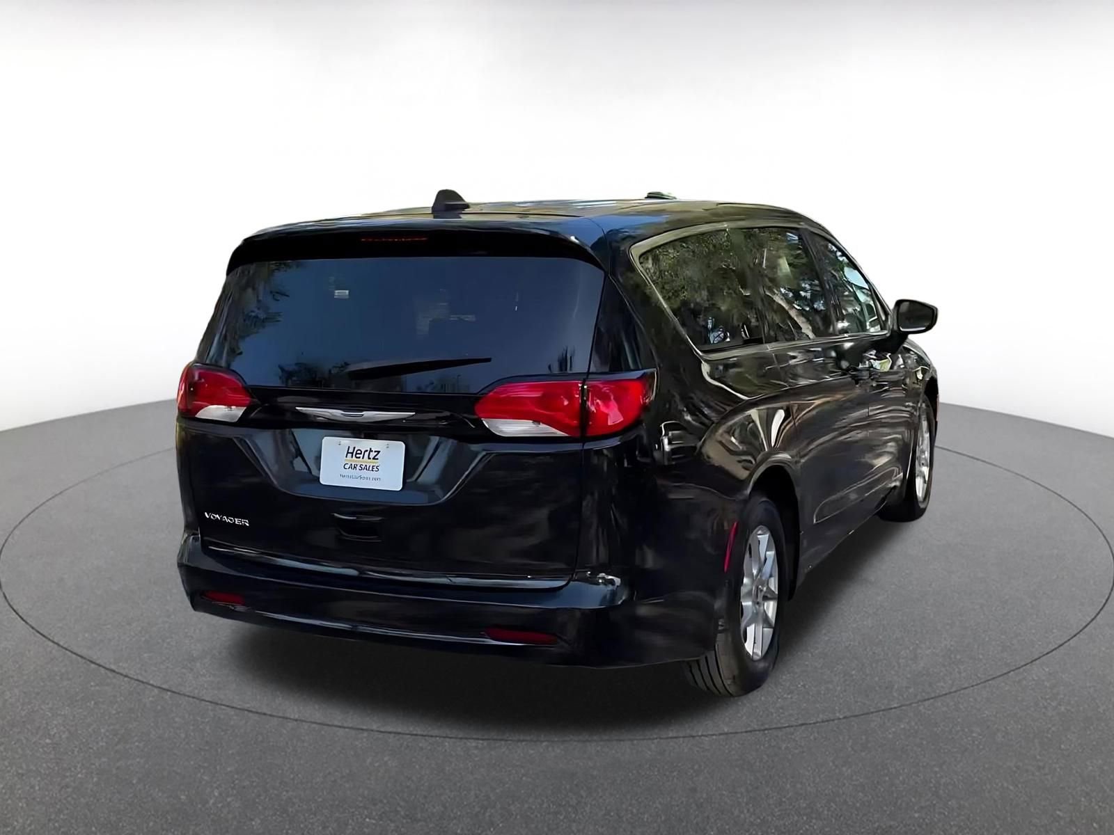 Thumbnail: 2023 Chrysler Voyager - 14