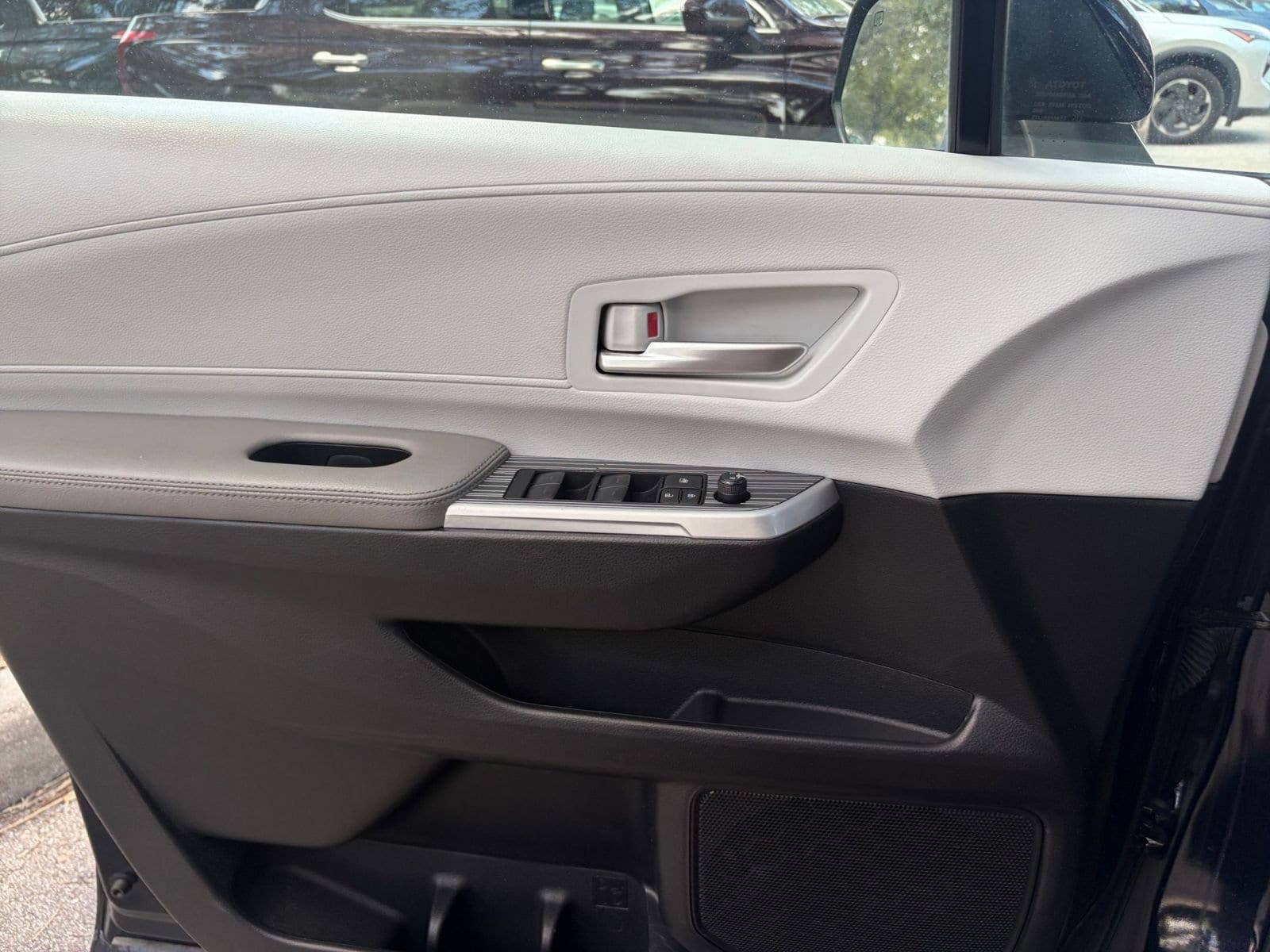 Thumbnail: 2025 Toyota Sienna - 15