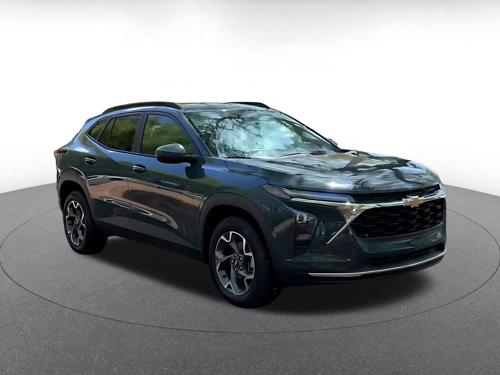 Thumbnail: 2025 Chevrolet Trax - 3