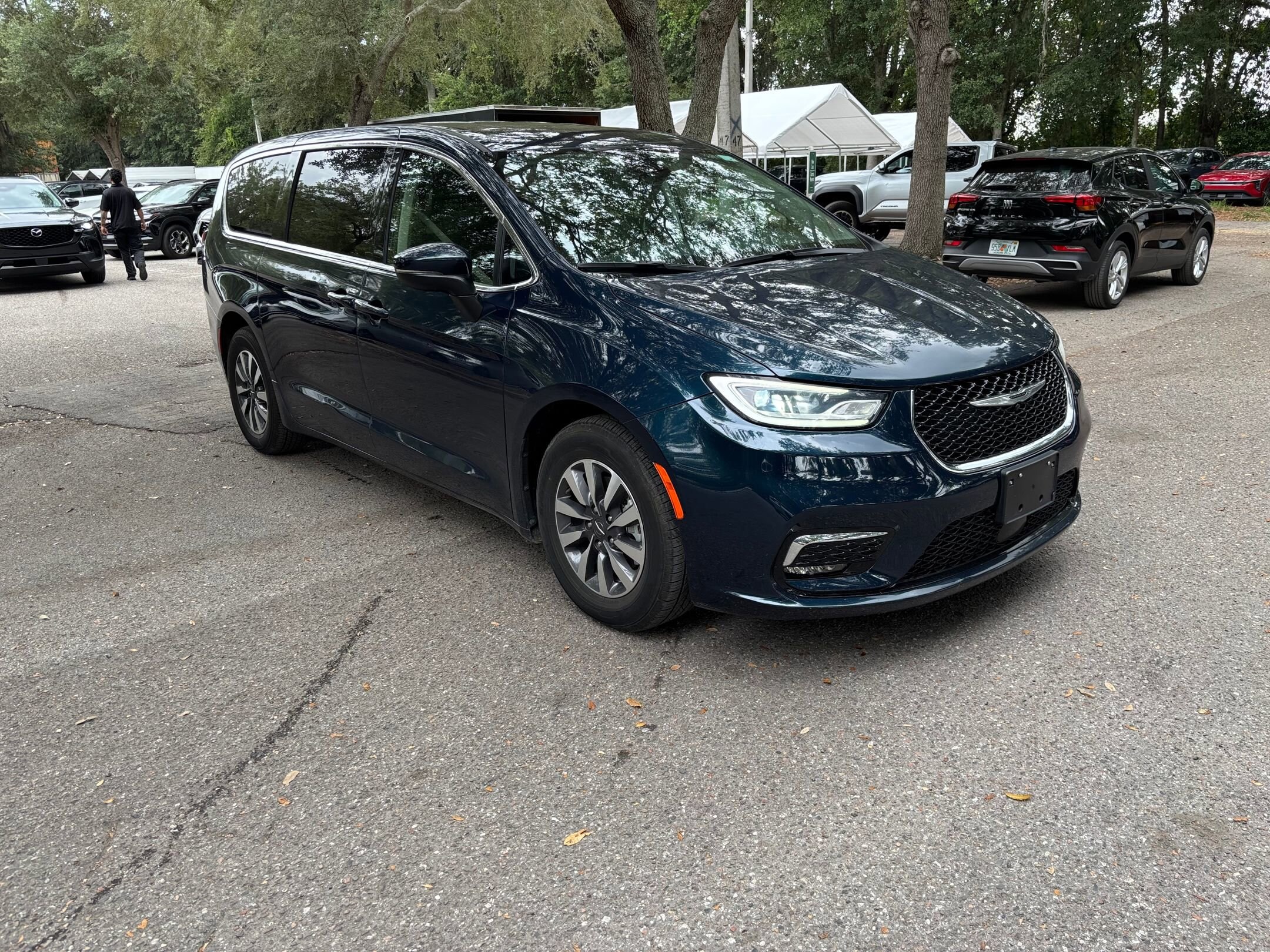 Thumbnail: 2023 Chrysler Pacifica - 12