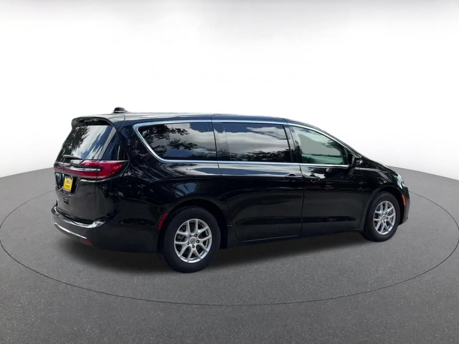 Thumbnail: 2024 Chrysler Pacifica - 14