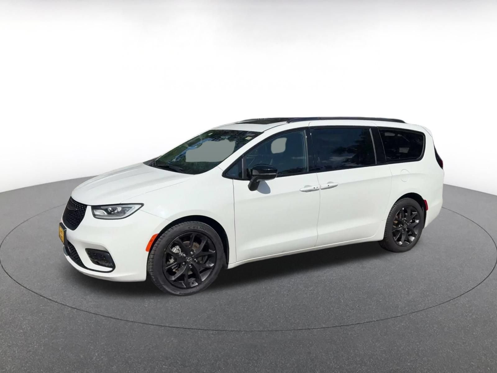 Thumbnail: 2025 Chrysler Pacifica - 6